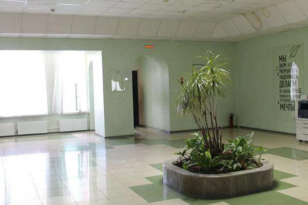 Административное здание банка, площадь 9130 кв. м, кадастровый номер 86:11:0102011:43, а также земельный участок площадь 9135 кв. м, з, кадастровый номер 86:11:0101008:81.